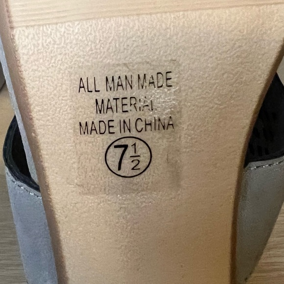 EUC Size 7.5 block heel - Picture 6 of 6